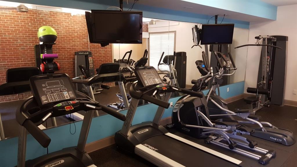 2000 Monroe Place Northeast, Unit 1306 Atlanta, GA 30324 - Photo 10 of 18 a room with gym equipment