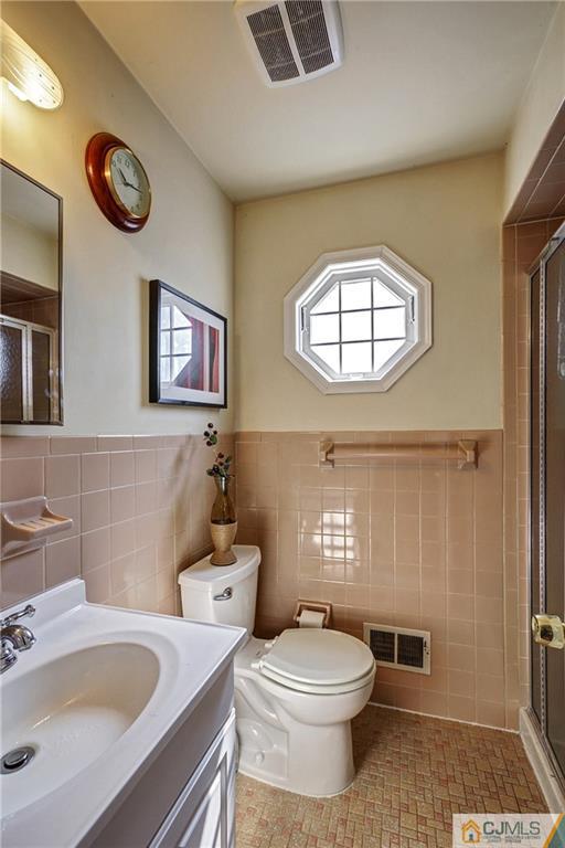 469 Inman Avenue Colonia, NJ 07067 - Photo 17 of 23 Gallery Image 17