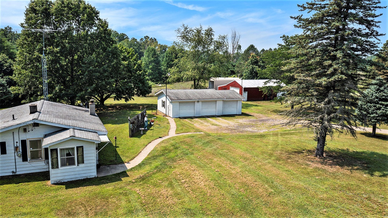 14450 Wing Road Bellevue, MI 49021 - Photo 3 of 21
