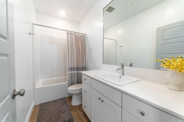 $575,000 | 951 Kelso Avenue, Clovis, CA 93619