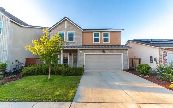 $575,000 | 951 Kelso Avenue, Clovis, CA 93619