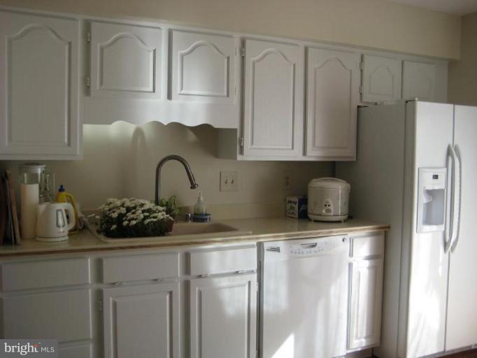 3213 Fox Mill Road Oakton, VA 22124 - Photo 12 of 22 Kitchen #2
