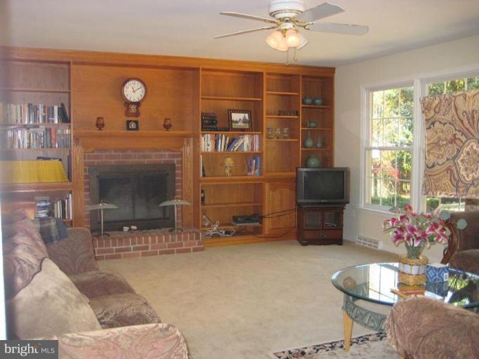 3213 Fox Mill Road Oakton, VA 22124 - Photo 7 of 22 Living Room #2