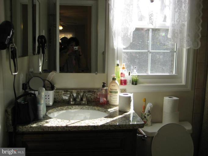 3213 Fox Mill Road Oakton, VA 22124 - Photo 10 of 22 Bath #2