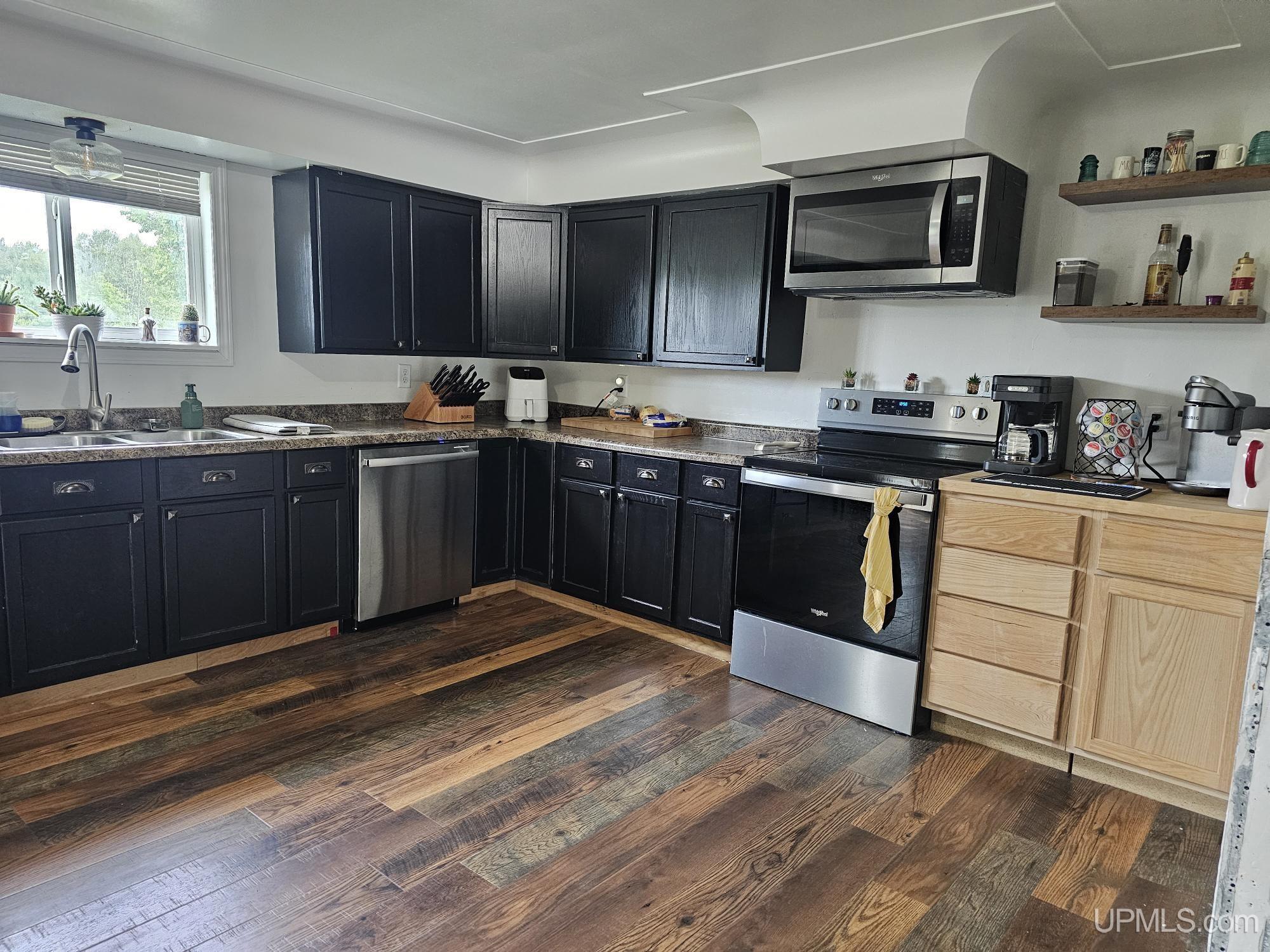 745 North Murphy Lake Road Manistique, MI 49854 - Photo 3 of 40