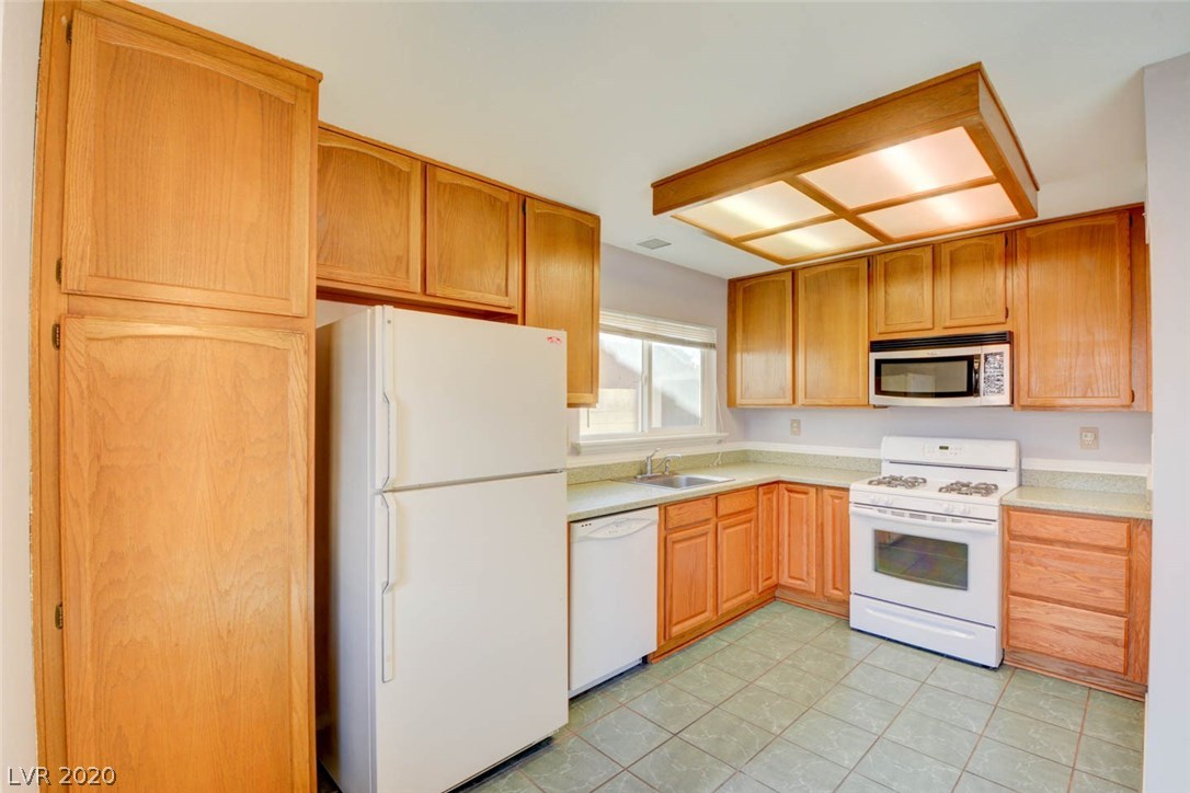 2346 Viewcrest Road Henderson, NV 89014 - Photo 10 of 28 Gallery Image 10