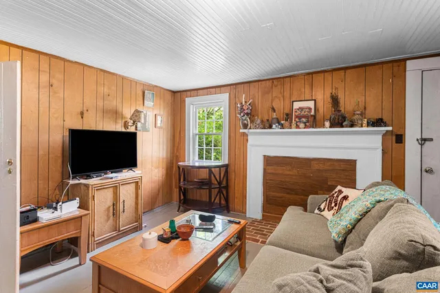 $895,000 | 690 Page Street, Scottsville, VA 24590