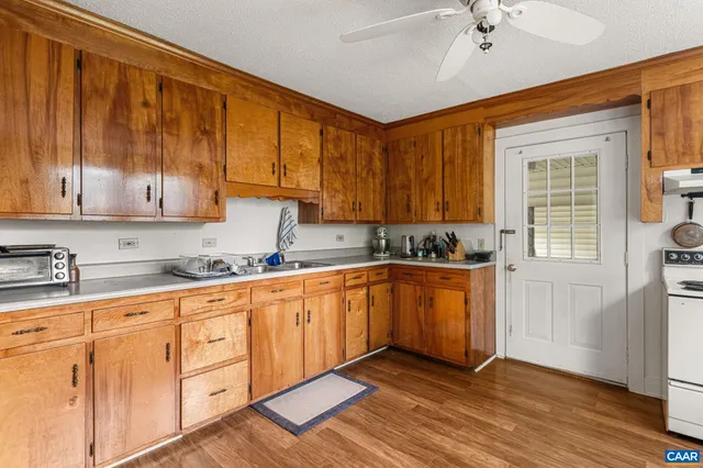 $895,000 | 690 Page Street, Scottsville, VA 24590