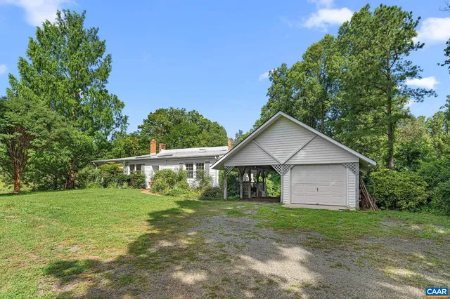 $895,000 | 690 Page Street, Scottsville, VA 24590