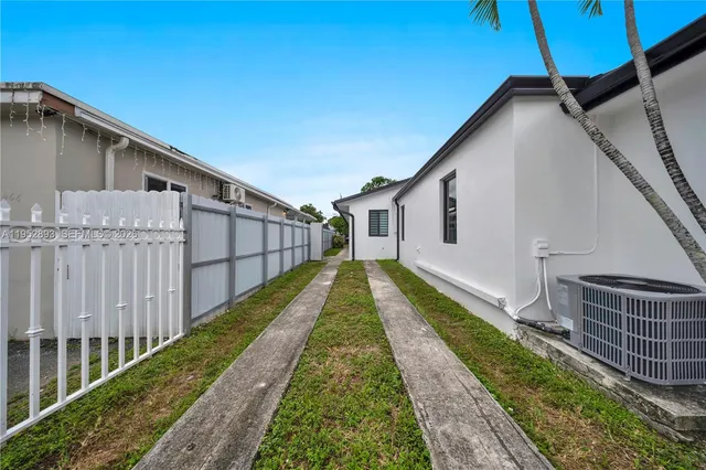 $999,999 | 458 East 20th Street, Hialeah, FL 33013
