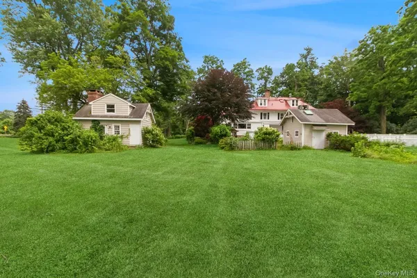 a view of house with garden