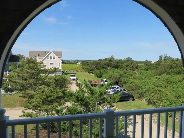 $2,300,000 | 1720 Corn Neck Road, Block Island, RI 02807