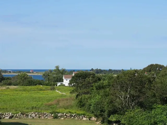 $2,300,000 | 1720 Corn Neck Road, Block Island, RI 02807