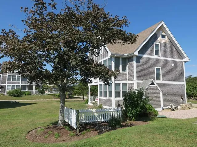 $2,300,000 | 1720 Corn Neck Road, Block Island, RI 02807