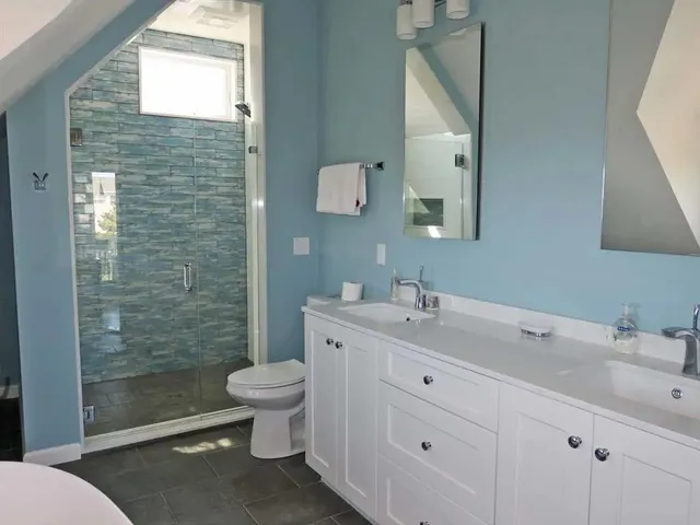 $2,300,000 | 1720 Corn Neck Road, Block Island, RI 02807