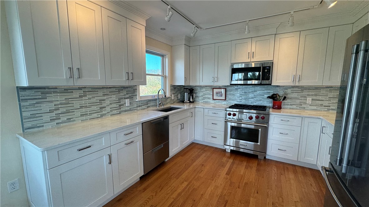 1720 Corn Neck Road Block Island, RI 02807 - Photo 9 of 28 Kitchen