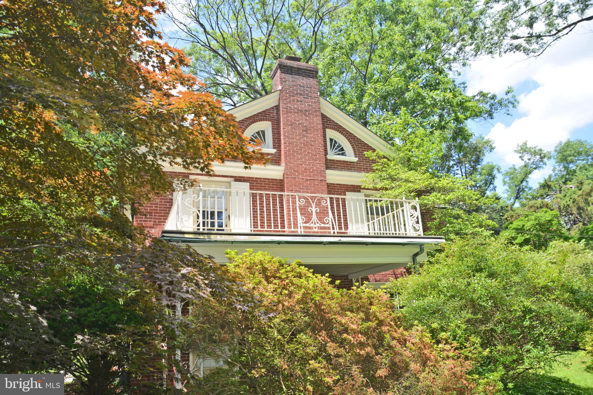 1419 Hillcrest Road Lancaster, PA 17603 - Photo 40 of 48 East Side Covered Porch & Balcony