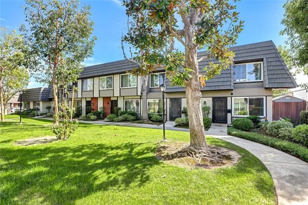 $630,000 | 17715 Regency Circle, Bellflower, CA 90706