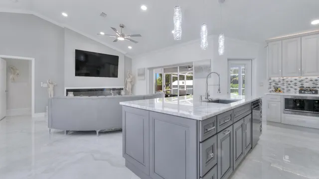 $660,000 | 1095 47th Avenue Southwest, Vero Beach, FL 32968