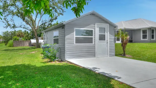 $660,000 | 1095 47th Avenue Southwest, Vero Beach, FL 32968