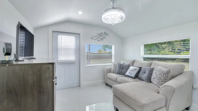 $660,000 | 1095 47th Avenue Southwest, Vero Beach, FL 32968