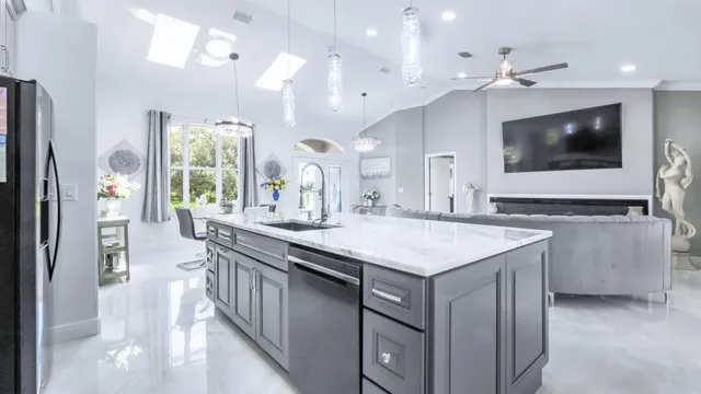 $660,000 | 1095 47th Avenue Southwest, Vero Beach, FL 32968