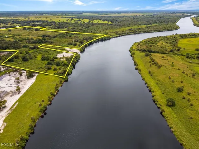 a view of a tennis court