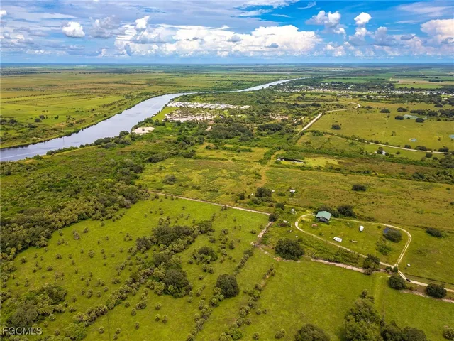 a view of a tennis court
