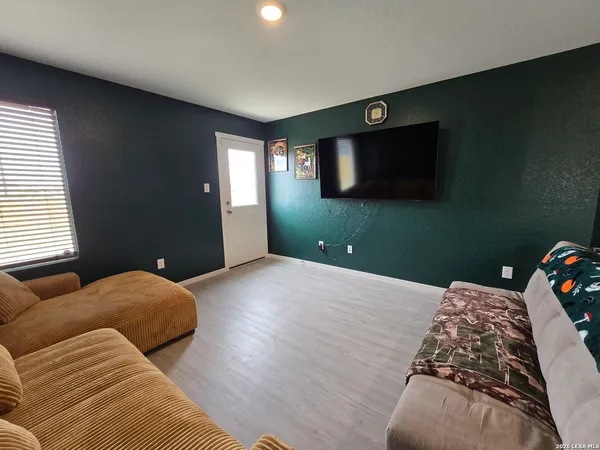 $1,750 | 11602 Dog Rose, Converse, TX 78109