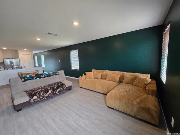 $1,750 | 11602 Dog Rose, Converse, TX 78109