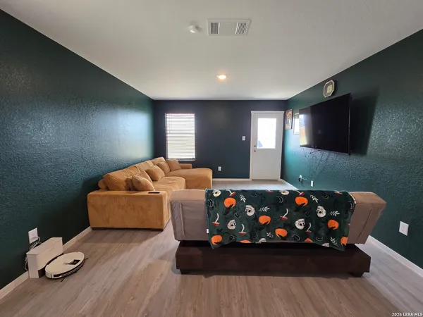 $1,750 | 11602 Dog Rose, Converse, TX 78109