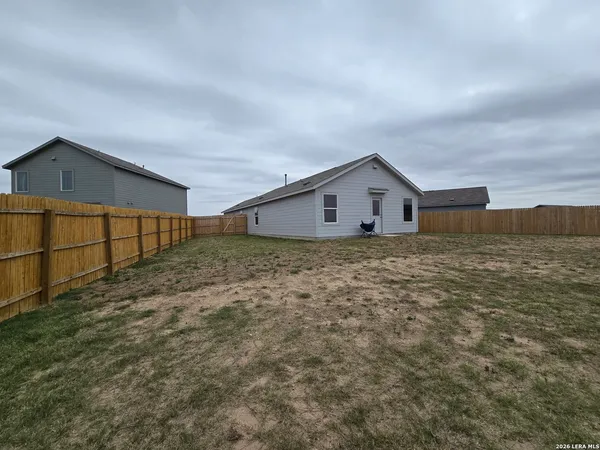 $1,750 | 11602 Dog Rose, Converse, TX 78109
