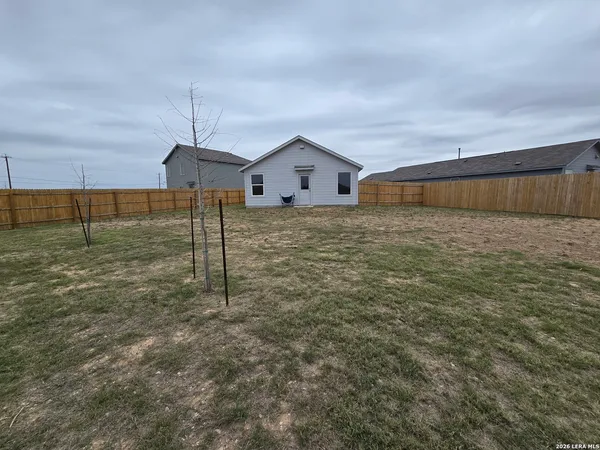 $1,750 | 11602 Dog Rose, Converse, TX 78109
