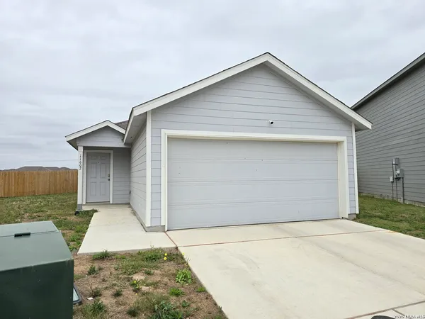 $1,750 | 11602 Dog Rose, Converse, TX 78109