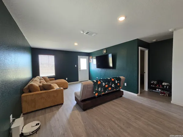 $1,750 | 11602 Dog Rose, Converse, TX 78109