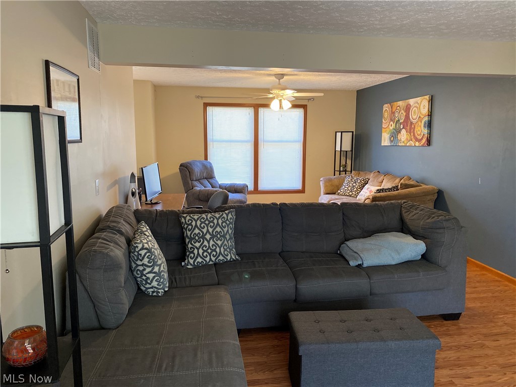 4487 Ammon Road Cleveland, OH 44143 - Photo 14 of 29 Living Room, Front End