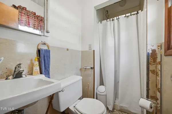 $299,000 | 805 Rock Creek Road, Erwin, TN 37650