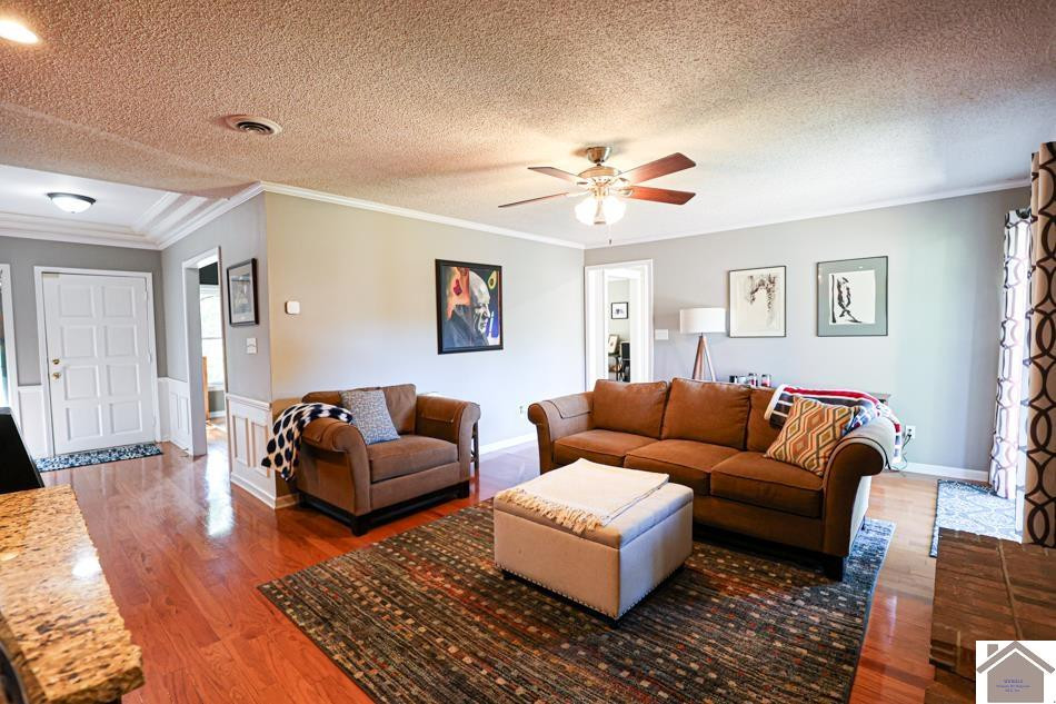 101 Highland Church Road Paducah, KY 42001 - Photo 12 of 32 Family Room