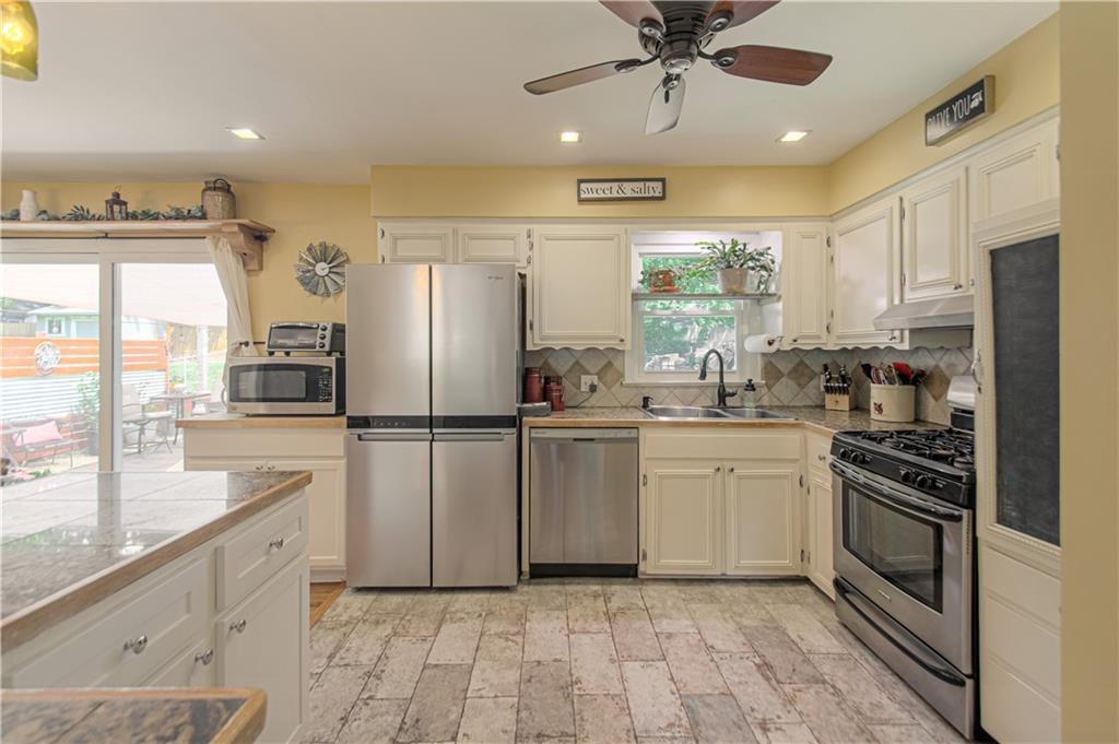 7113 Slater Street Merriam, KS 66204 - Photo 15 of 46