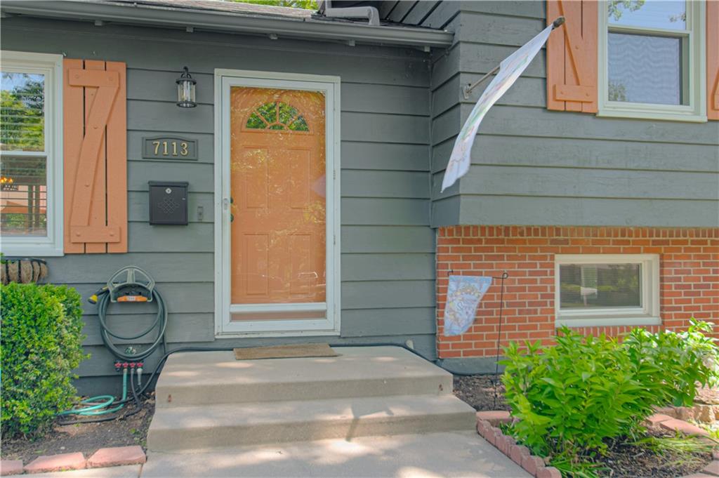 7113 Slater Street Merriam, KS 66204 - Photo 4 of 46