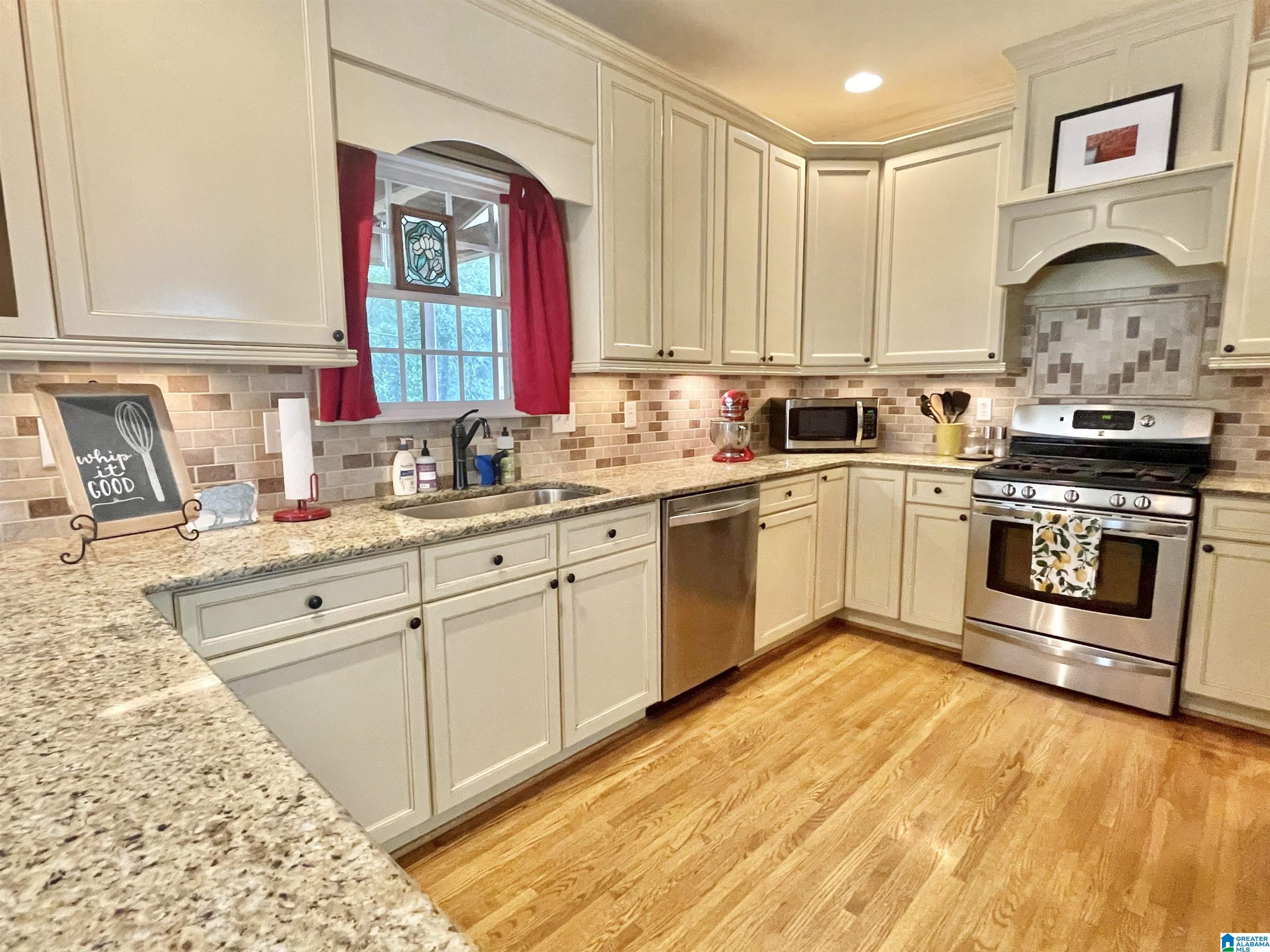 112 Silverleaf Drive Pelham, AL 35124 - Photo 12 of 37