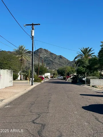 a house view with a outdoor space