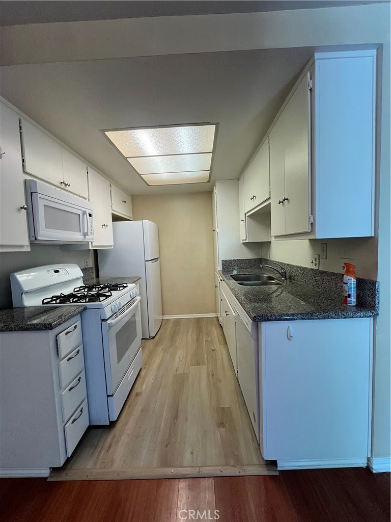 1229 Edwards Street, Unit 38 Redlands, CA 92374 - Photo 3 of 23