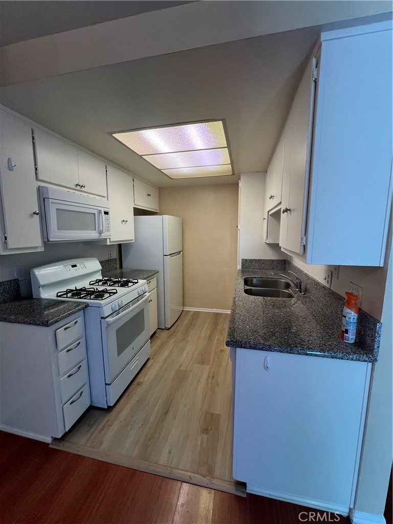 1229 Edwards Street, Unit 38 Redlands, CA 92374 - Photo 4 of 23