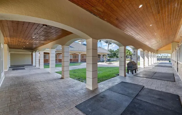 a view of a house with backyard and porch