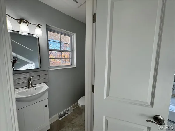 $289,900 | 1505 Rosewood Drive, Jefferson City, MO 65101