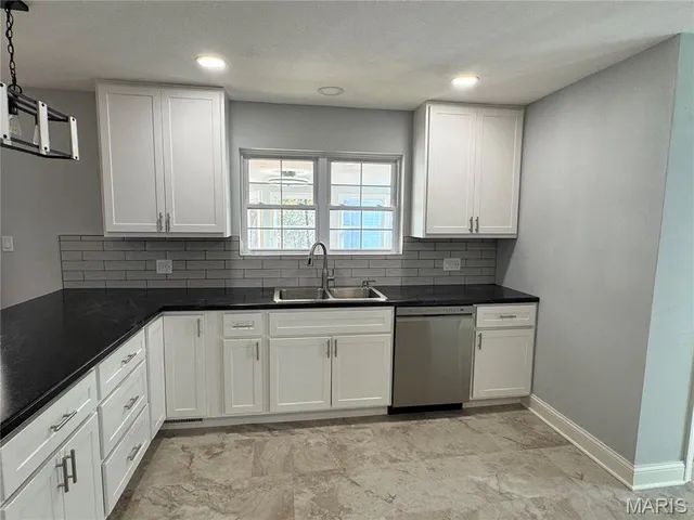 $294,900 | 1505 Rosewood Drive, Jefferson City, MO 65101