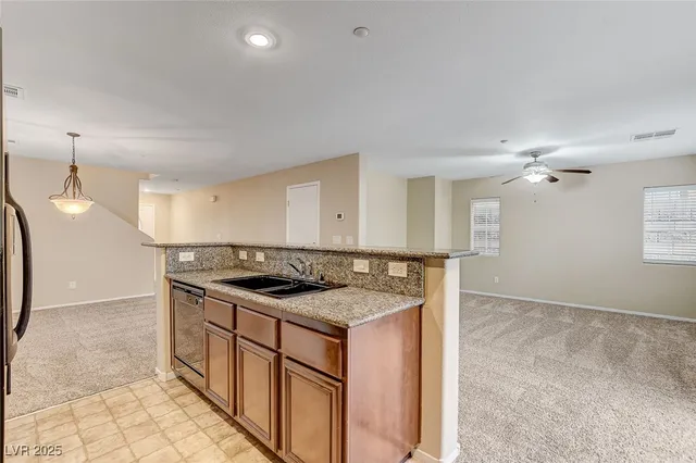 $1,900 | 1167 Paradise River Road, Henderson, NV 89002