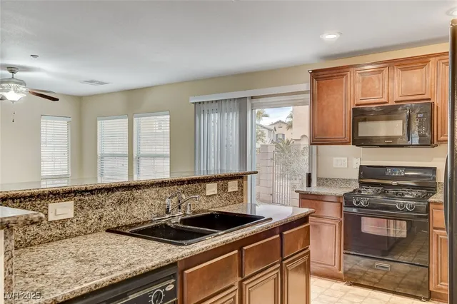 $1,900 | 1167 Paradise River Road, Henderson, NV 89002