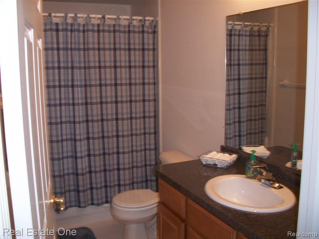742 Shortridge Avenue Rochester, MI 48307 - Photo 14 of 15 Upstairs Bathroom.JPG